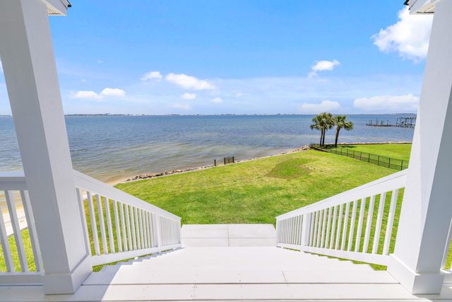 2005 Jessica Way, Navarre, FL 32566