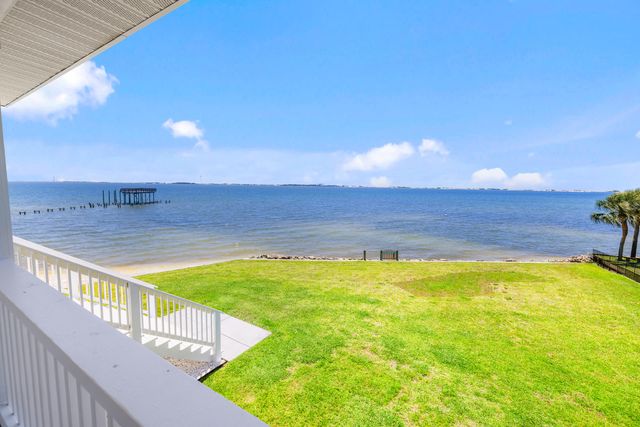 2005 Jessica Way, Navarre, FL 32566