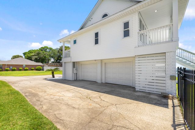 2005 Jessica Way, Navarre, FL 32566