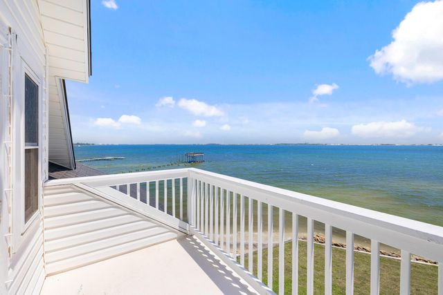 2005 Jessica Way, Navarre, FL 32566