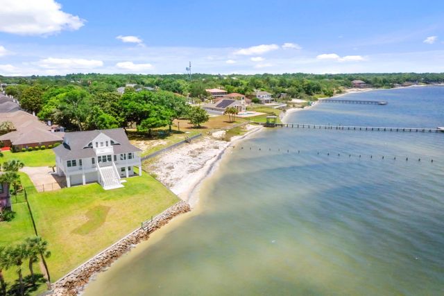 2005 Jessica Way, Navarre, FL 32566