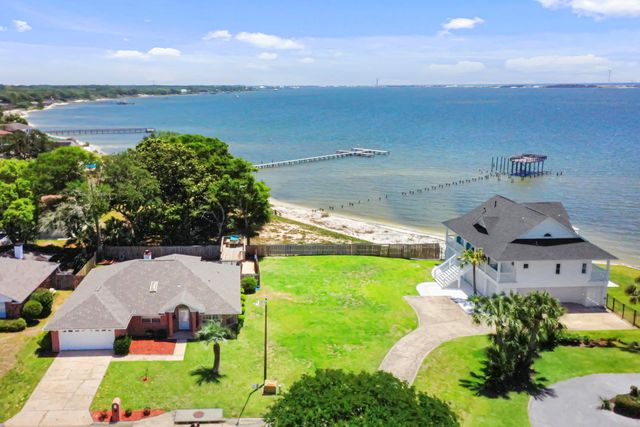 2005 Jessica Way, Navarre, FL 32566