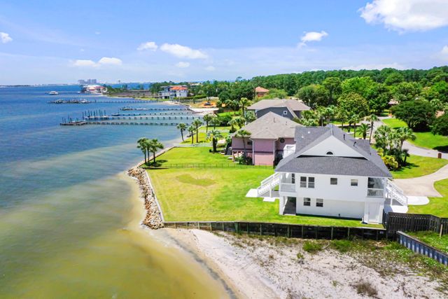 2005 Jessica Way, Navarre, FL 32566