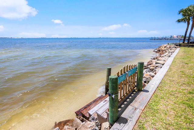 2005 Jessica Way, Navarre, FL 32566