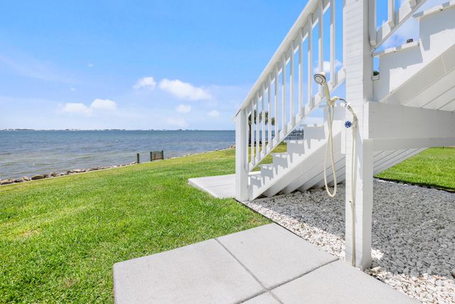 2005 Jessica Way, Navarre, FL 32566