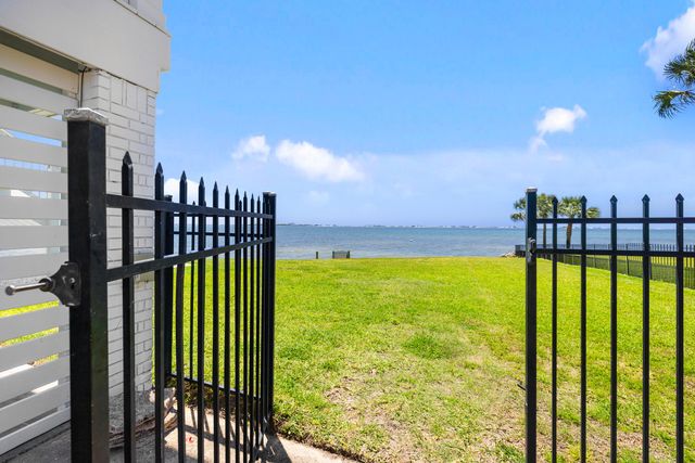 2005 Jessica Way, Navarre, FL 32566