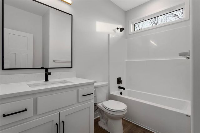 110 E Woodland Avenue, Lone Jack, MO 64070