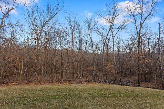 110 E Woodland Avenue, Lone Jack, MO 64070