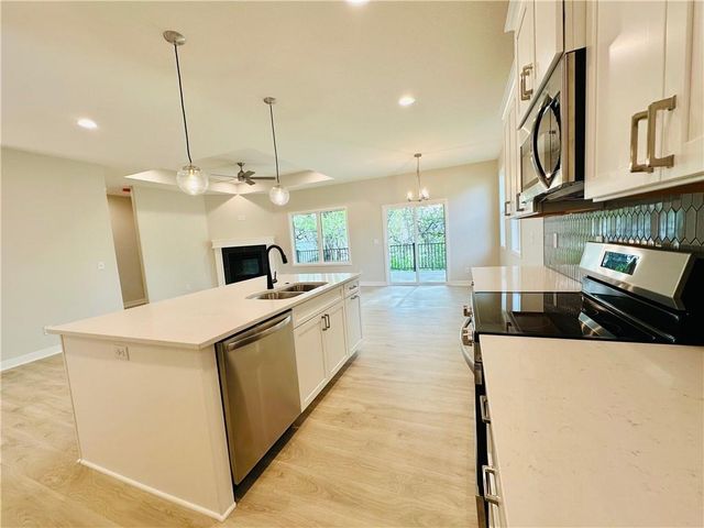 110 E Woodland Avenue, Lone Jack, MO 64070