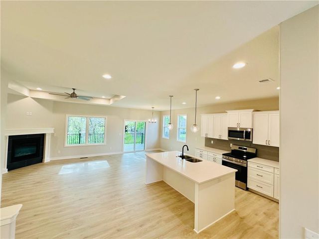 110 E Woodland Avenue, Lone Jack, MO 64070