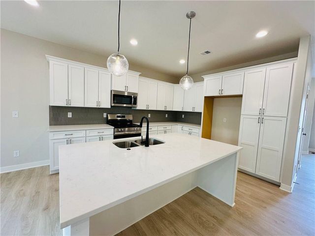 110 E Woodland Avenue, Lone Jack, MO 64070