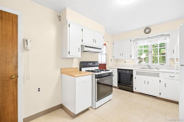 31 Briarwood Drive, New City, NY 10956