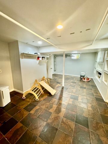 11 Austin St, Milton, MA 02186