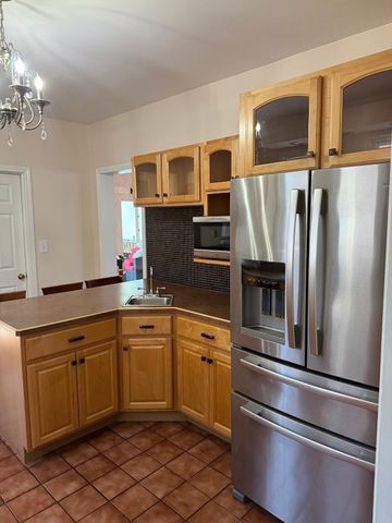 11 Austin St, Milton, MA 02186