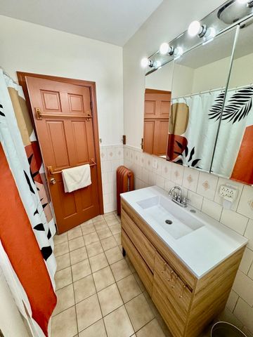 11 Austin St, Milton, MA 02186