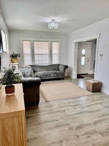 11 Austin St, Milton, MA 02186