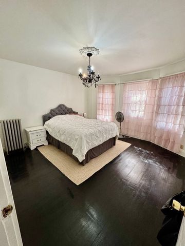 11 Austin St, Milton, MA 02186