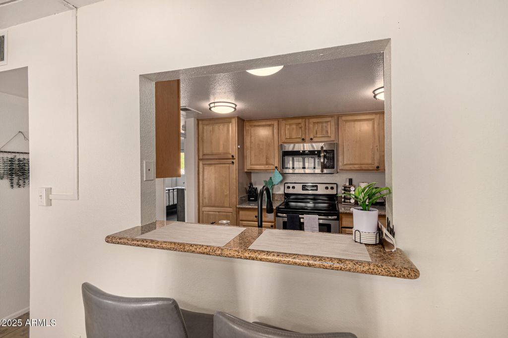 Image 12 of property listing at 240 S OLD LITCHFIELD Road 113, Litchfield Park, AZ 85340