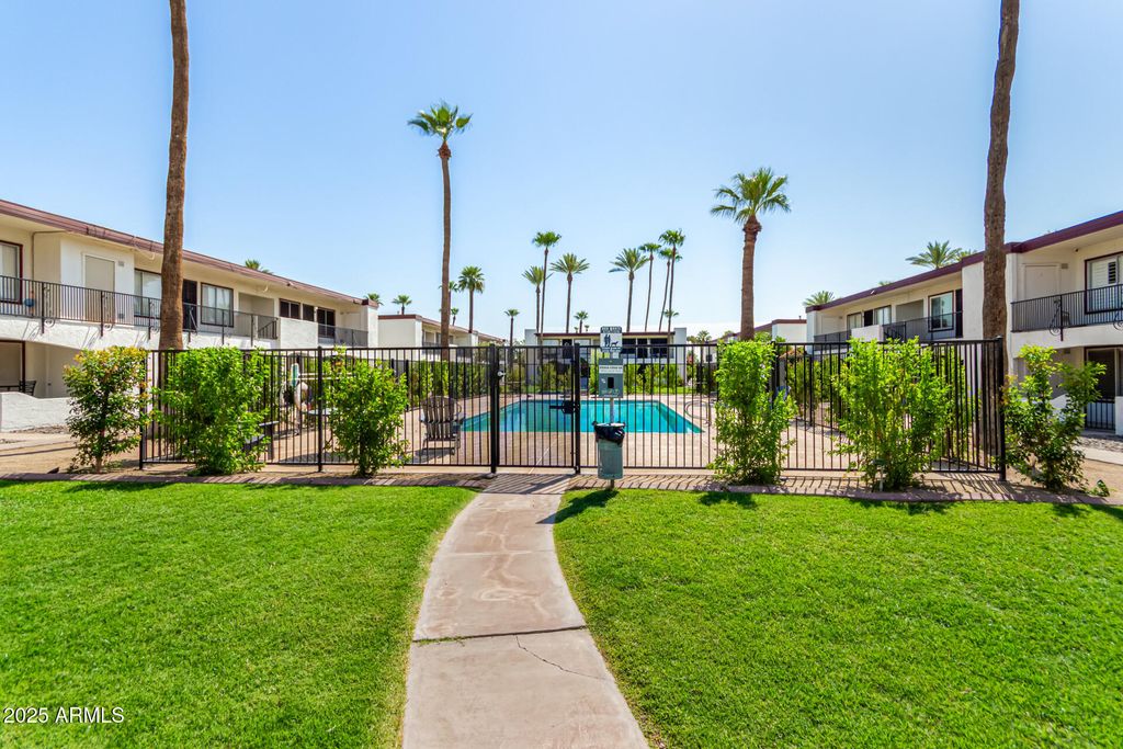 Image 25 of property listing at 240 S OLD LITCHFIELD Road 113, Litchfield Park, AZ 85340