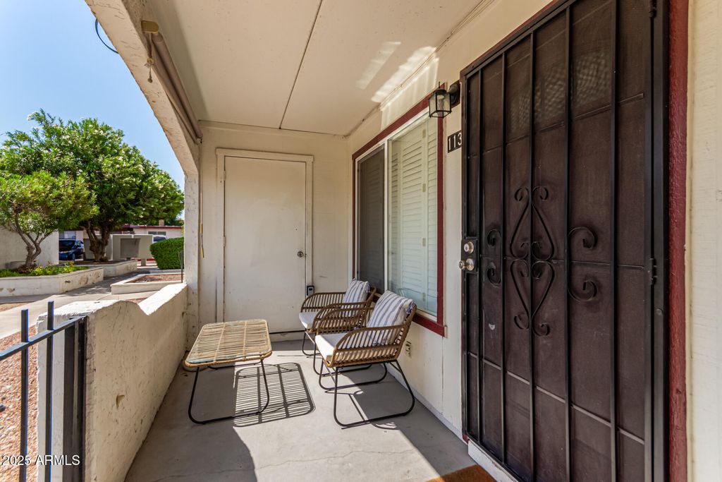 Image 4 of property listing at 240 S OLD LITCHFIELD Road 113, Litchfield Park, AZ 85340