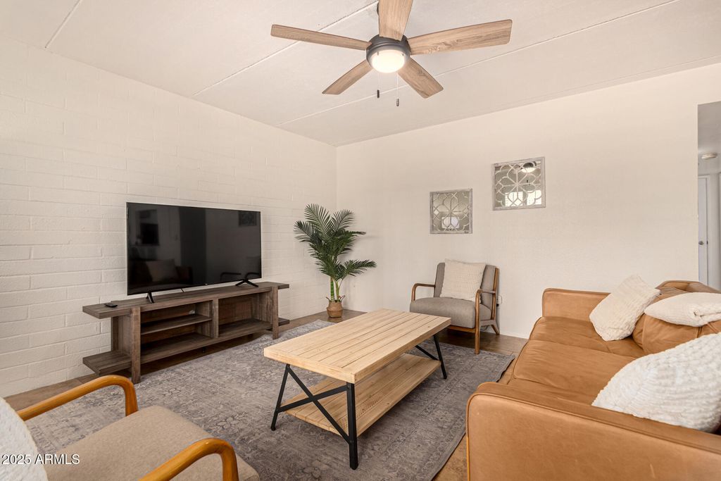 Image 6 of property listing at 240 S OLD LITCHFIELD Road 113, Litchfield Park, AZ 85340