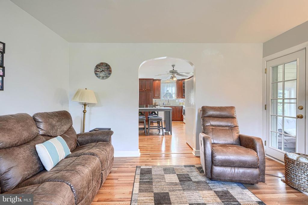 Image 4 of property listing at 9 VIRGINIA AVE, Reisterstown, MD 21136