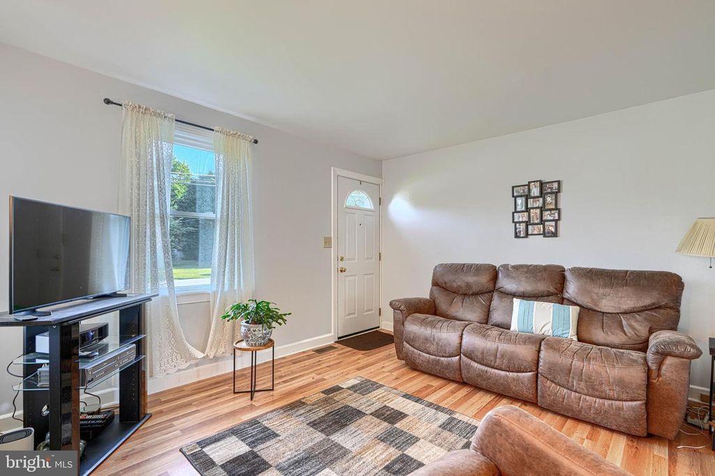 Image 5 of property listing at 9 VIRGINIA AVE, Reisterstown, MD 21136