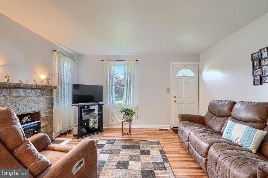 Image 6 of property listing at 9 VIRGINIA AVE, Reisterstown, MD 21136