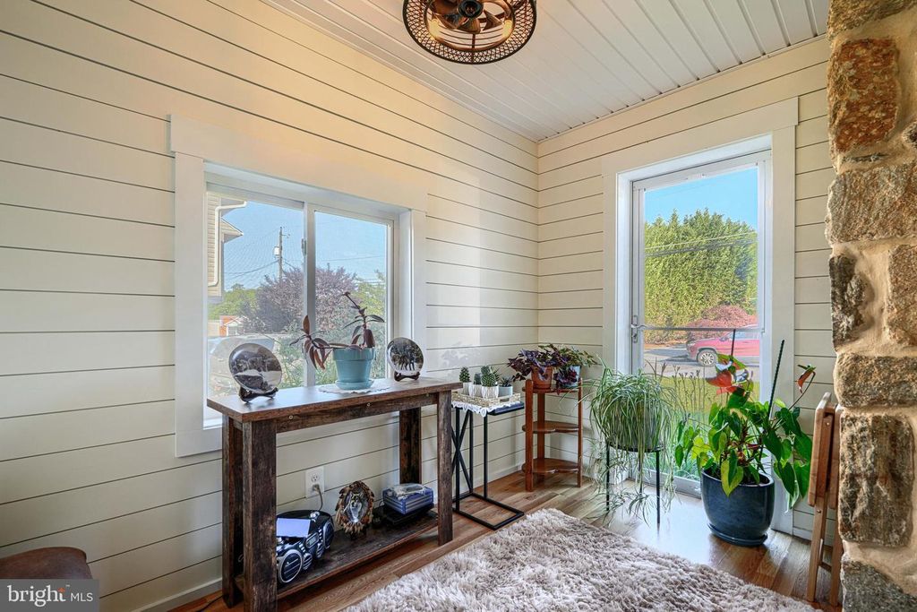 Image 9 of property listing at 9 VIRGINIA AVE, Reisterstown, MD 21136