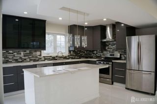 8 Stephenville Parkway, Edison, NJ 08820