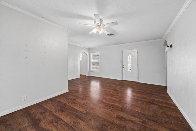 421 Dwire Dr, La Porte, TX 77571