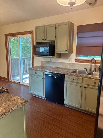 8301 W Aberdeen Cir, Wichita, KS 67212