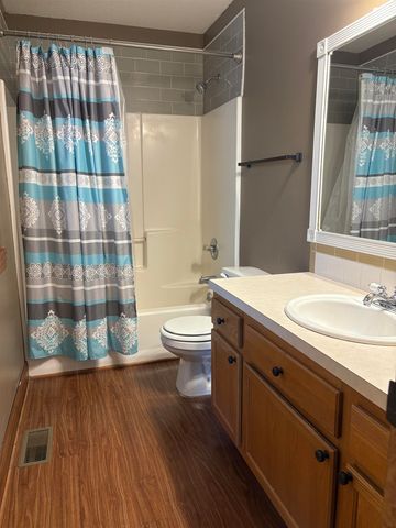 8301 W Aberdeen Cir, Wichita, KS 67212