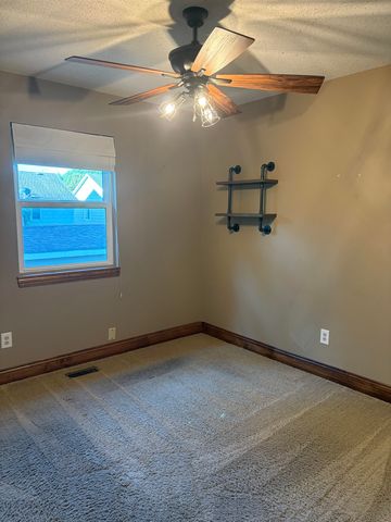 8301 W Aberdeen Cir, Wichita, KS 67212