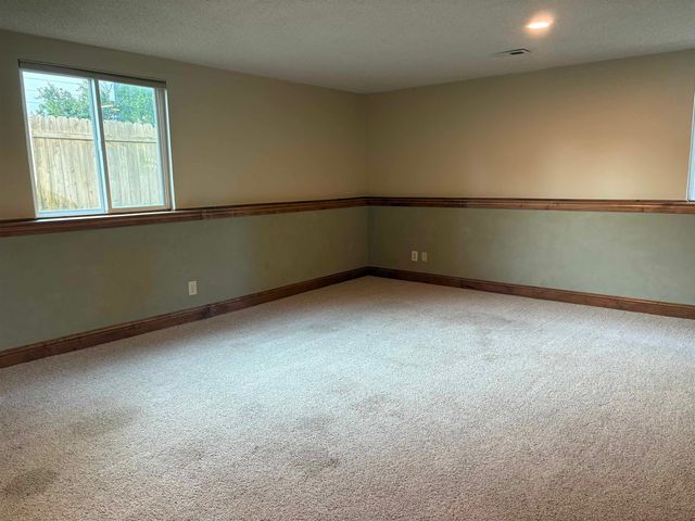 8301 W Aberdeen Cir, Wichita, KS 67212