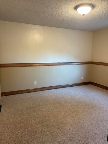 8301 W Aberdeen Cir, Wichita, KS 67212