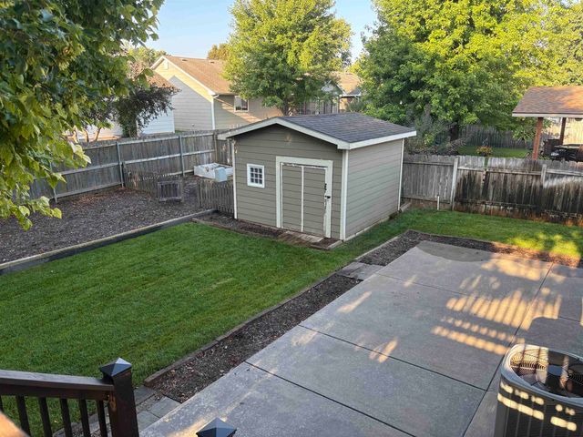 8301 W Aberdeen Cir, Wichita, KS 67212