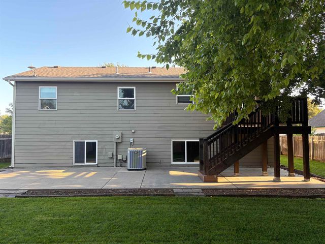 8301 W Aberdeen Cir, Wichita, KS 67212