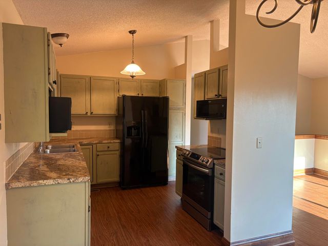 8301 W Aberdeen Cir, Wichita, KS 67212