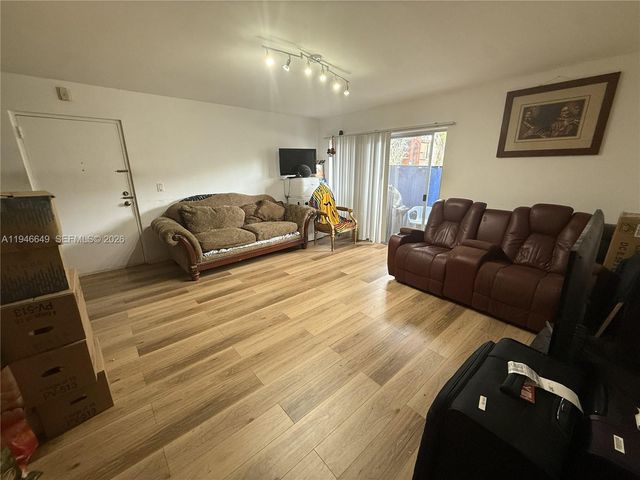 10822 N Kendall Dr S23, Miami, FL 33176