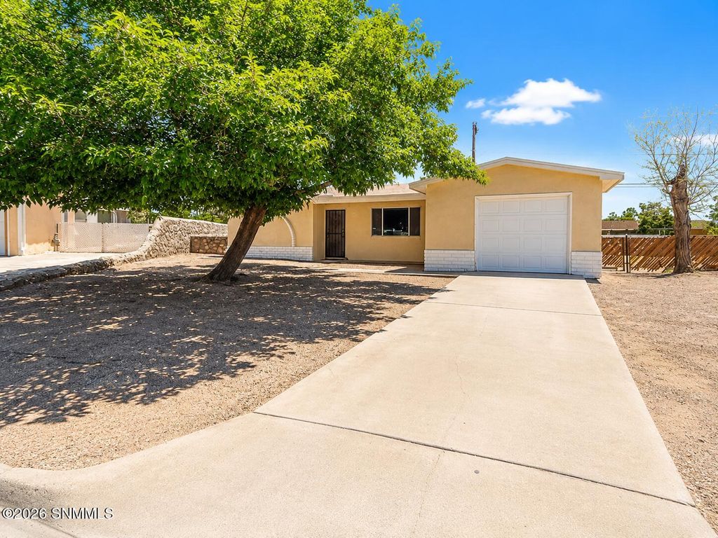 1974 Mahogany Drive, Las Cruces, NM 88001