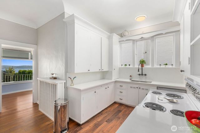 307 W Highland Drive, Seattle, WA 98119