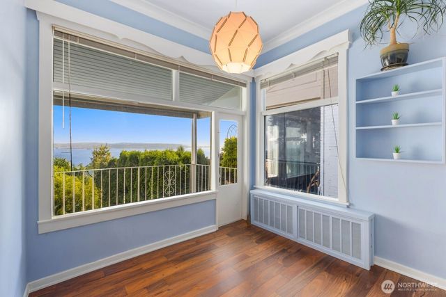 307 W Highland Drive, Seattle, WA 98119