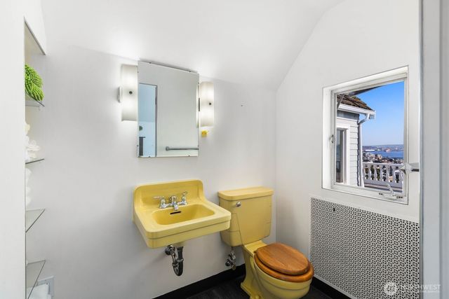 307 W Highland Drive, Seattle, WA 98119