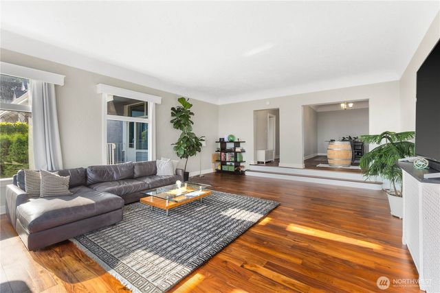 307 W Highland Drive, Seattle, WA 98119