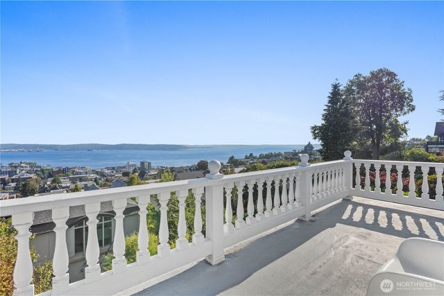 307 W Highland Drive, Seattle, WA 98119
