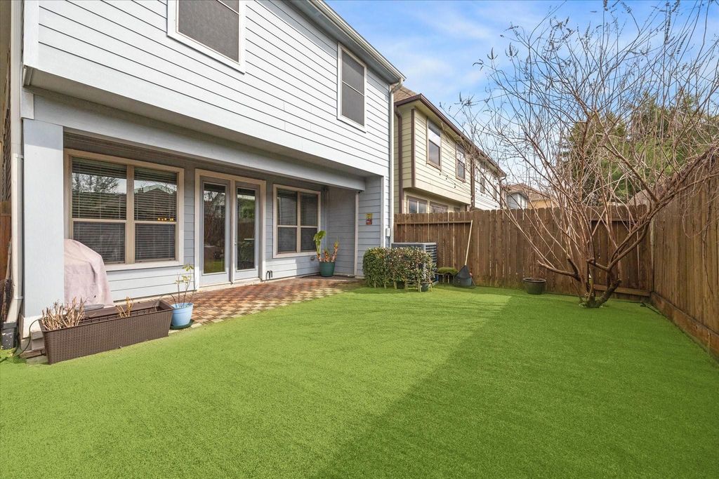 5211 Larkin Street A, Houston, TX 77007