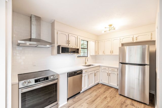 1012 Hollis Ln, White House, TN 37188