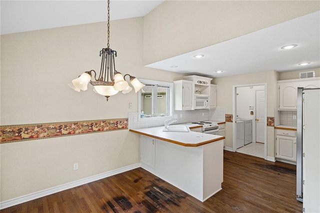 510 Ashurst Place, Lee's Summit, MO 64081