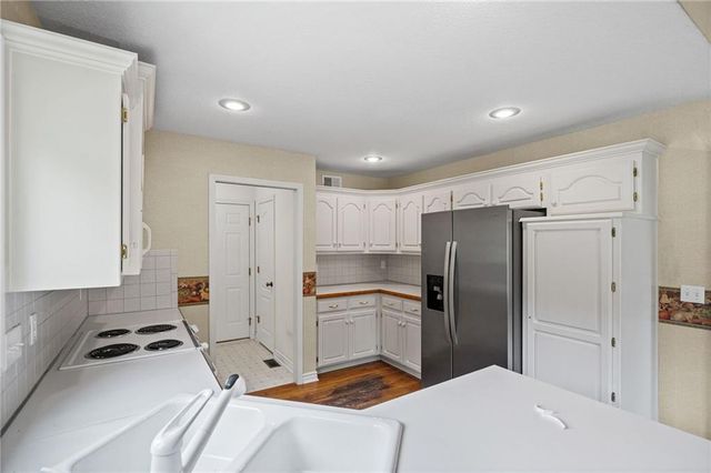 510 Ashurst Place, Lee's Summit, MO 64081